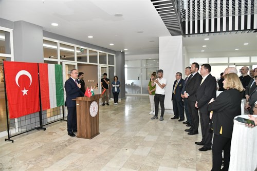 Vali Soytürk Macar Sanatçının Sergi Açılışına Katıldı